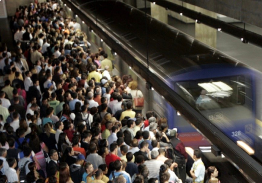 Falha técnica na Estação Corinthians-Itaquera provoca lentidão e plataformas lotadas nas Linhas 1-Azul e 3-Vermelha do Metrô